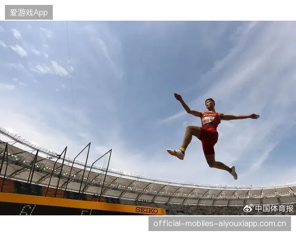 跳远选手悬空停顿成全场焦点，飞跃极限，突破自我